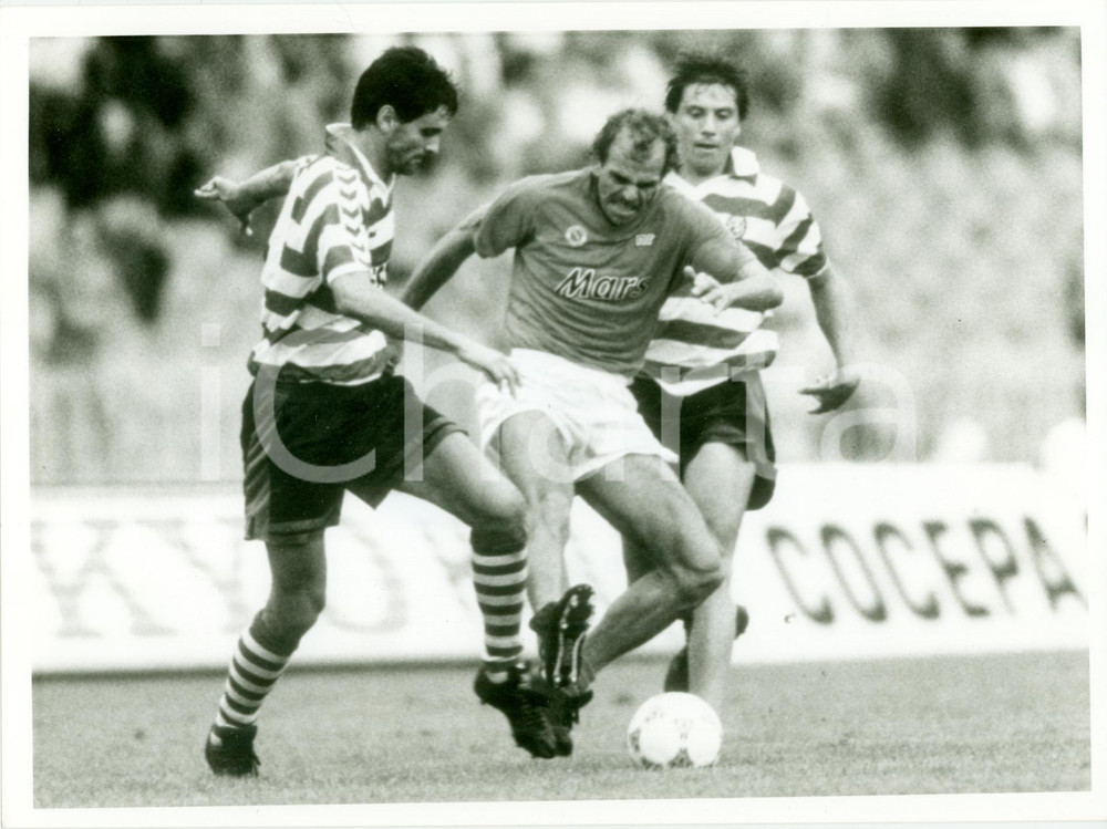 Fotografia d epoca originale 1989 NAPOLI Calcio UEFA ALEMAO in dribbling SPORTING LISBONA Foto 1
