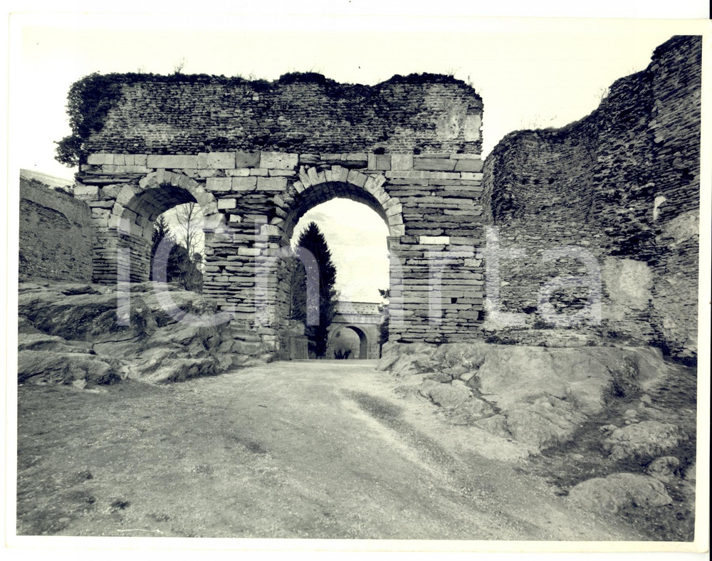 Fotografia d epoca originale 1970 ca SEGUSIA / SUSA TO Acquedotto romano e Arco di AUGUSTO Foto HAUS 1