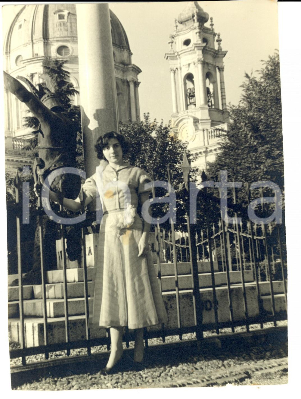 Fotografia d epoca originale 1953 TORINO Lorenza VANGELISTI alla Basilica di SUPERGA Foto Studio NELLY 1