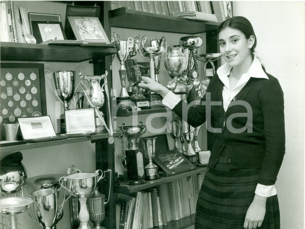 Fotografia d epoca originale 1980 ca TENNIS Emanuela ZONI con trofeo RESTO DEL CARLINO Fotografia 1