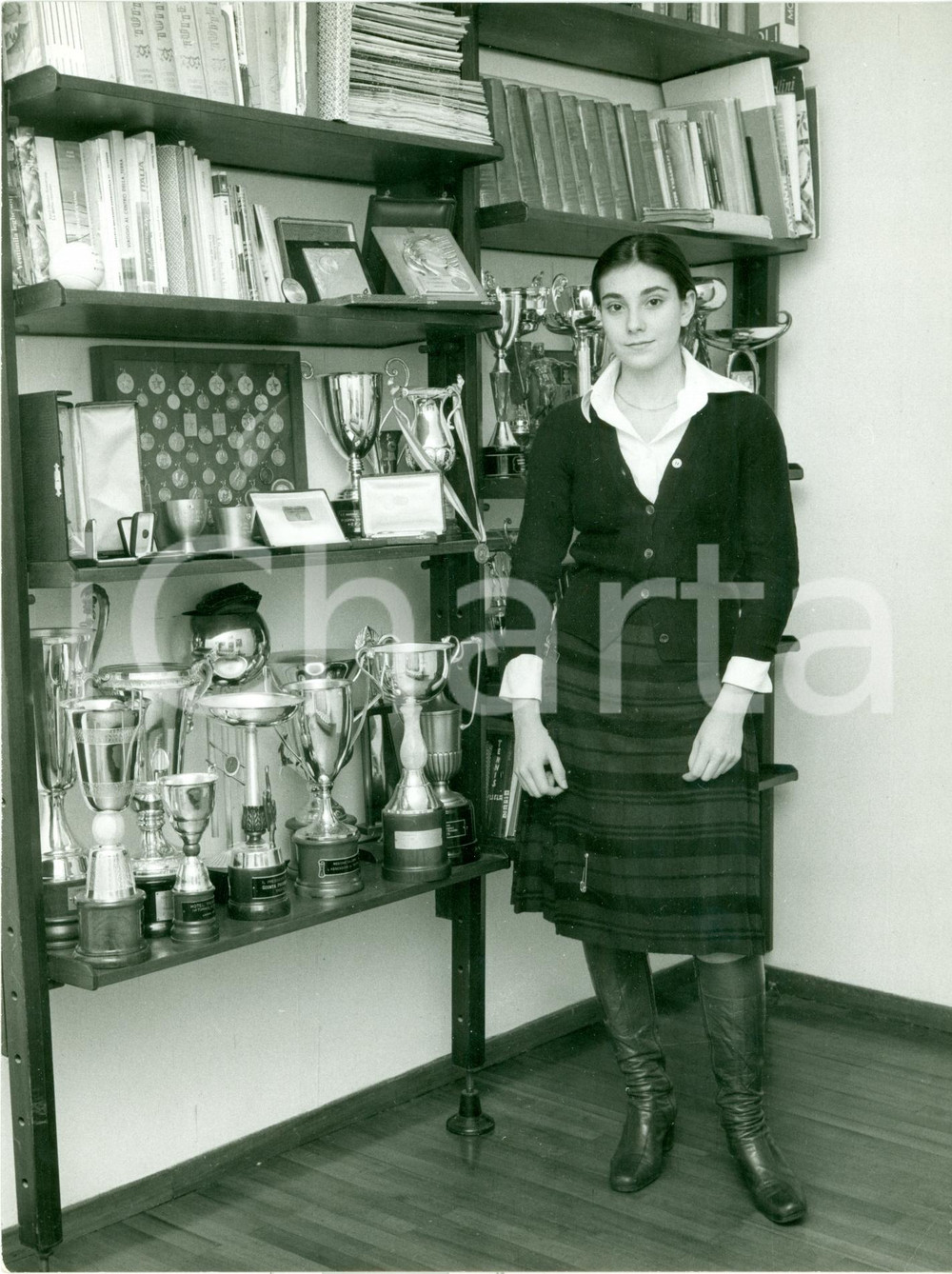 Fotografia d epoca originale 1980 ca TENNIS Campionessa Emanuela ZONI con medaglie e trofei Fotografia 1