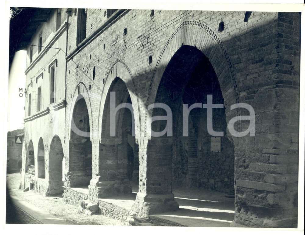 Fotografia d epoca originale 1970 VAL DI SUSA AVIGLIANA TO Portico di Casa SENORE sec. XIV Foto HAUS 1