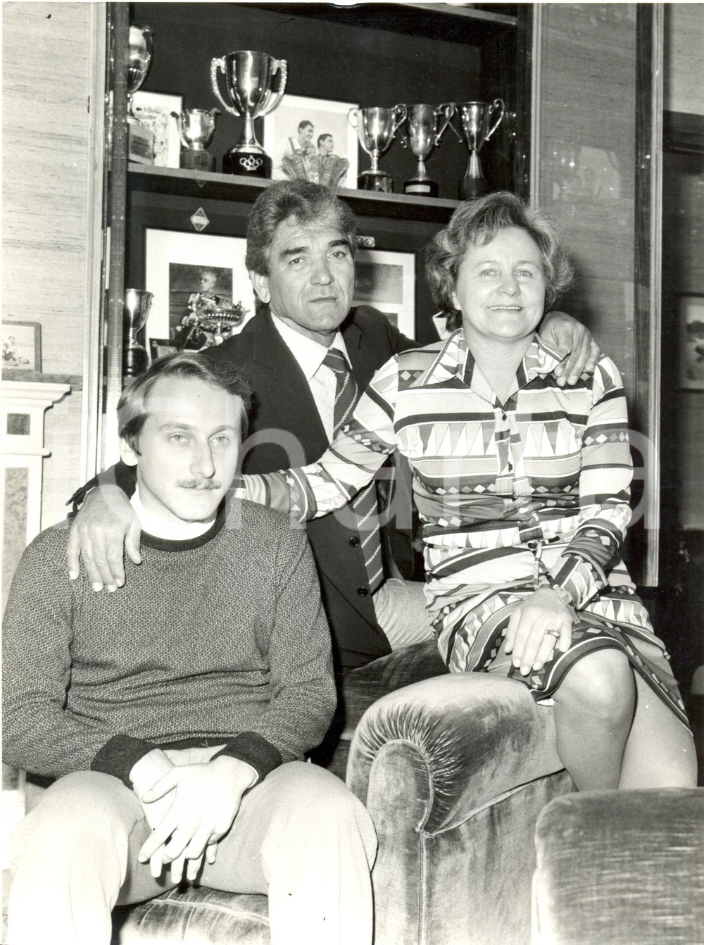 Fotografia d epoca originale 1975 ca MILANO Tennis Gianni CUCELLI con la famiglia Fotografia 1