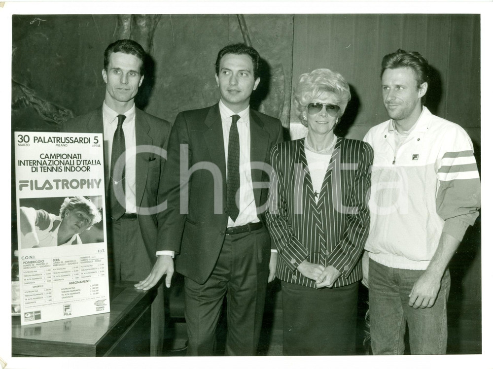 Fotografia d epoca originale 1987 MILANO Lea PERICOLI Giovanni OCLEPPO Presentazione FILA TROPHY Fotografia 1