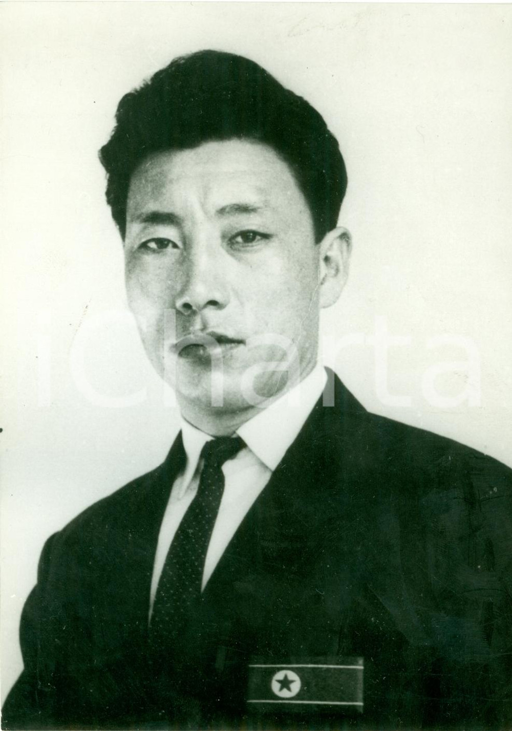 Fotografia d epoca originale 1968 COREA DEL NORD Calcio Ritratto di Oh YOON KYUNG terzino FOTOGRAFIA 1