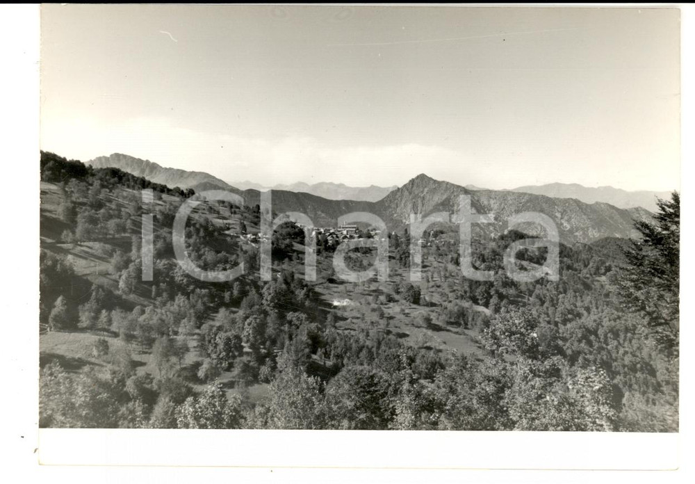 Fotografia d epoca originale 1970 ca BERTESSENO TO Panorama con monte BELLACOMBA e la BALMA Foto HAUS 1