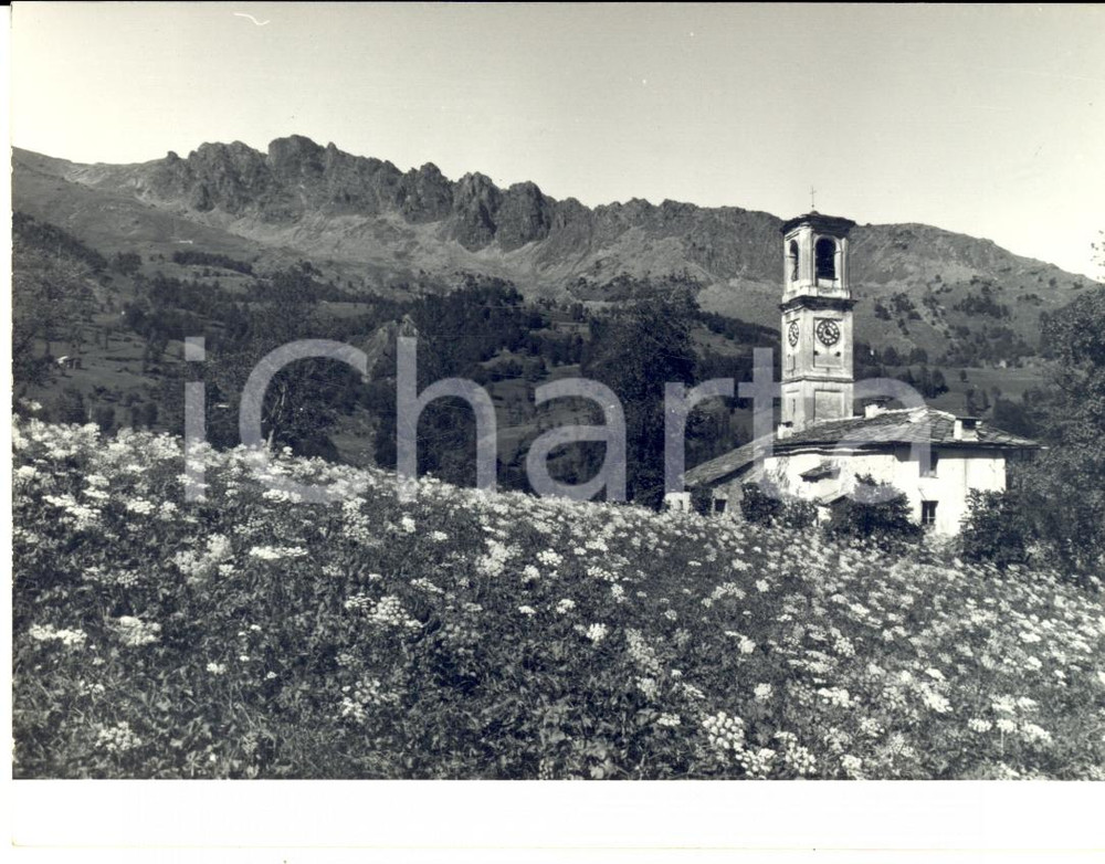 Fotografia d epoca originale 1970 ca VIU  TO Chiesa frazione TORNETTI con Rocca MOROSS Foto HAUS 1