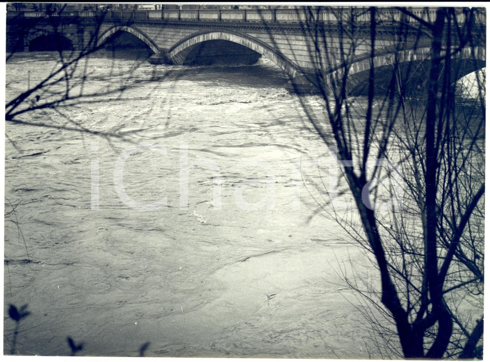 Fotografia d epoca originale 1970 ca TORINO Piena del Po al vecchio ponte REGINA MARGHERITA Foto HAUS 1