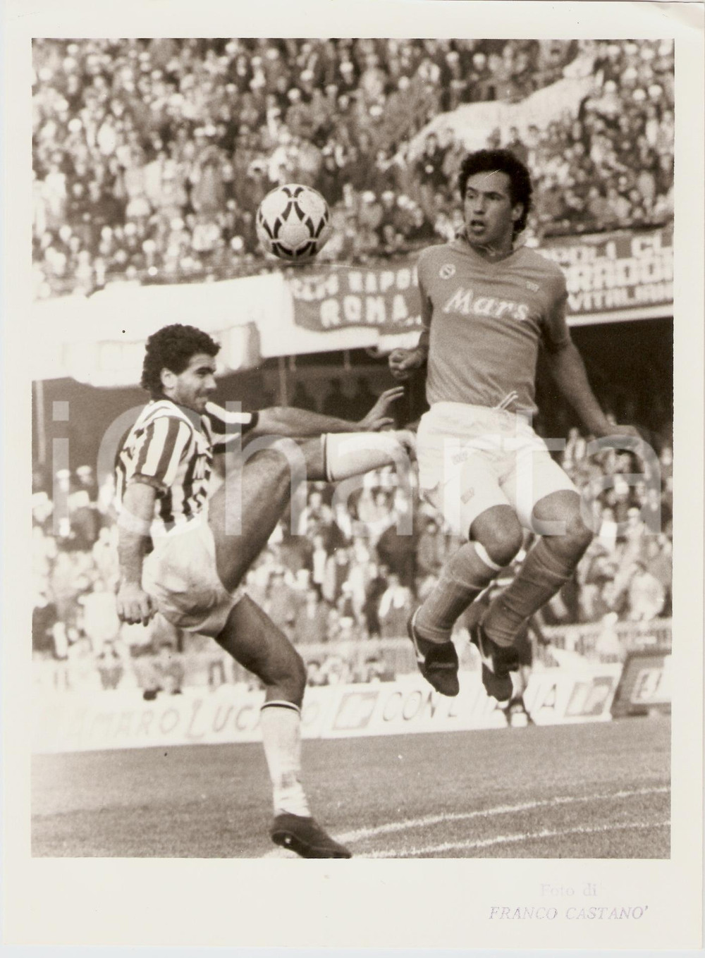 Fotografia d epoca originale 1988 NAPOLI  JUVENTUS Antonio CARECA Rui BARROS si contendono il pallone Foto 1