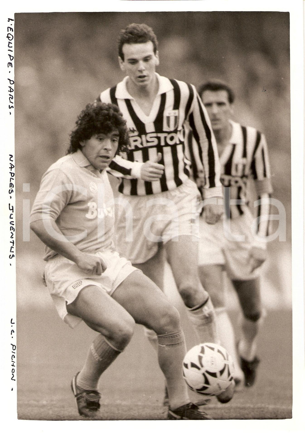 Fotografia d epoca originale 1987 NAPOLI  JUVENTUS Calcio Diego MARADONA ruba pallone a Stefano PIOLI Foto 1