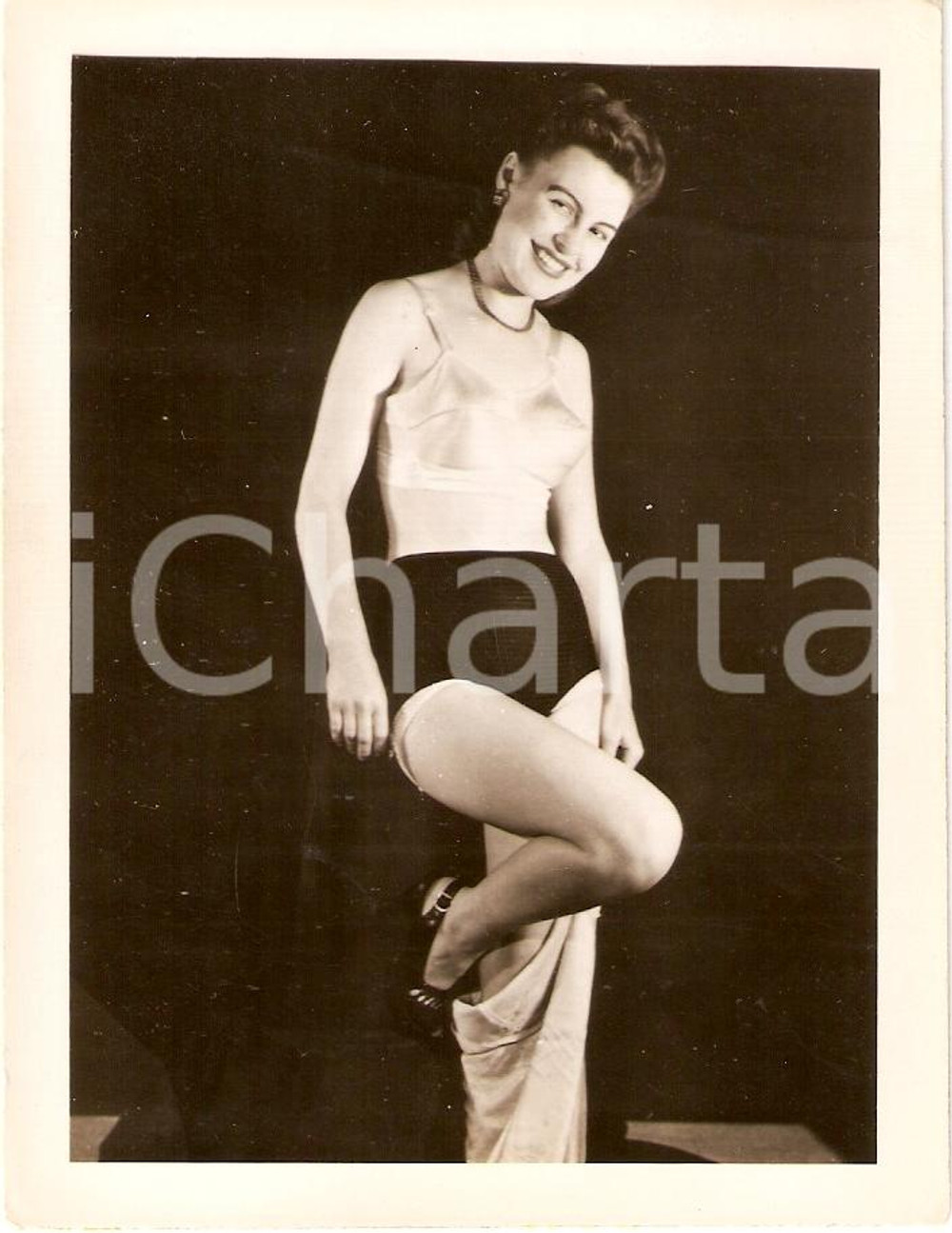 Fotografia d epoca originale 1965 ca USA  EROTICA VINTAGE Sexy woman taking her dress off PHOTO 1