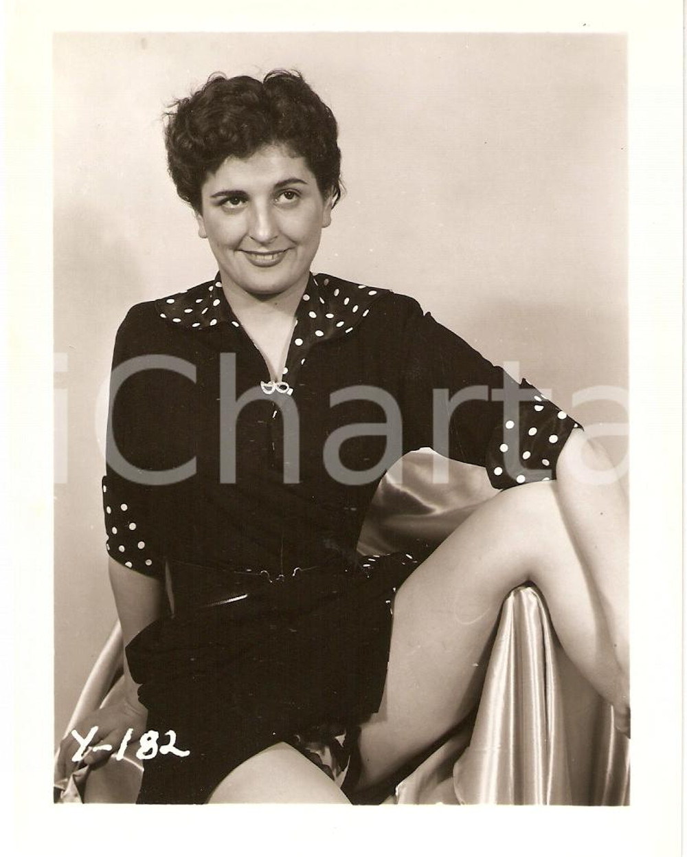 Fotografia d epoca originale 1965 ca USA  EROTICA VINTAGE Woman showing her panties under a dress PHOTO 1