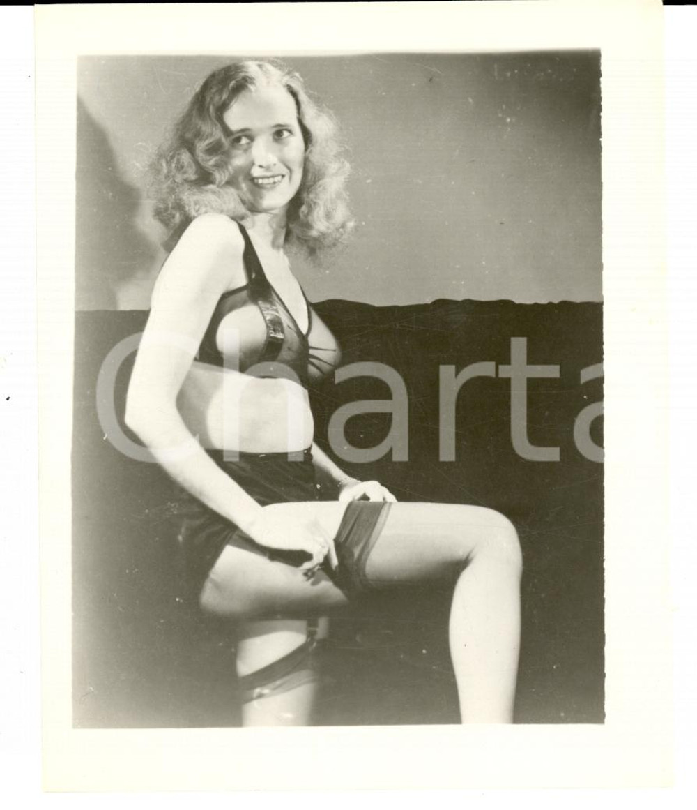 Fotografia d epoca originale 1965 ca USA  EROTICA VINTAGE Blonde posing in sexy lingerie PHOTO 1