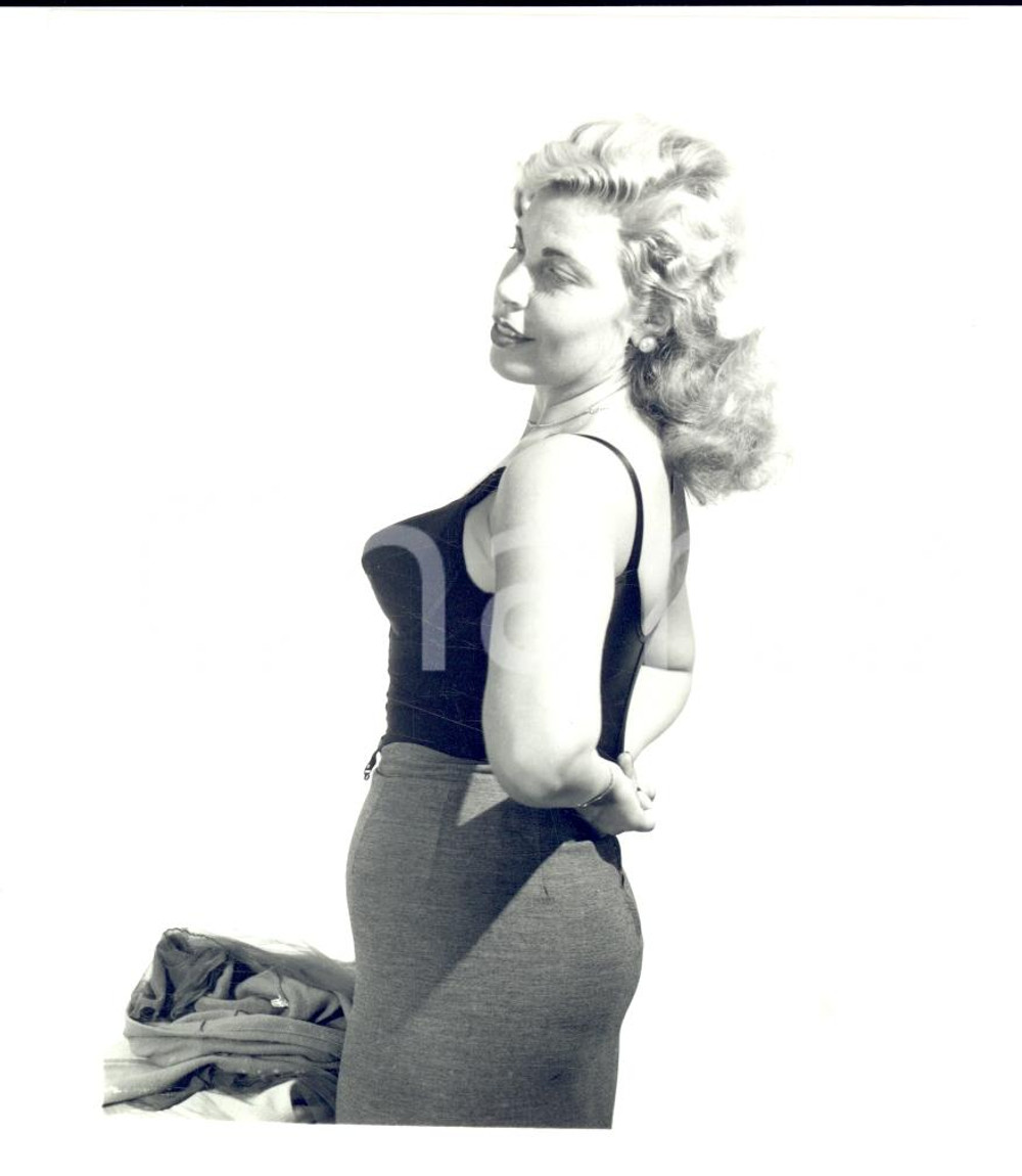 Fotografia d epoca originale 1965 USA  EROTICA VINTAGE Mature housewife posing sexy PHOTO 1