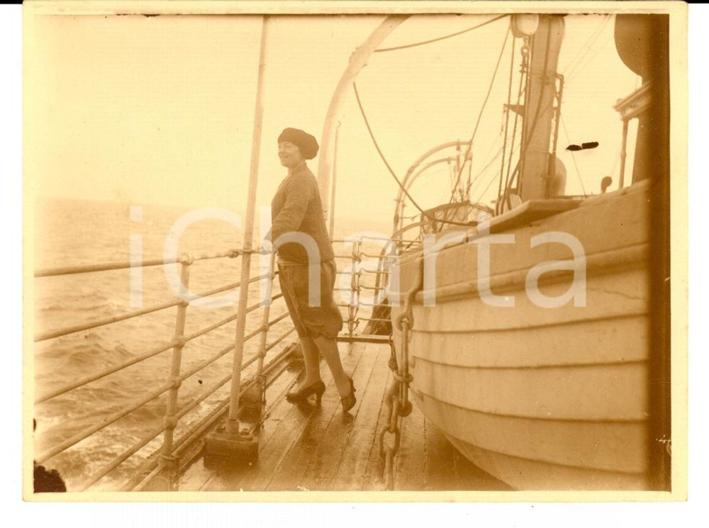 Fotografia d epoca originale 1920 LLOYD ROYAL BELGE Passeggera su ponte della nave OLYMPIER VINTAGE photo 1