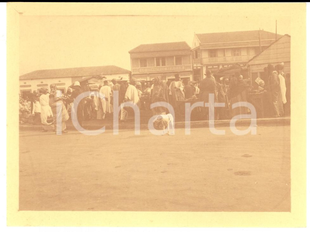 Fotografia d epoca originale 1920 DAKAR SENEGAL Mercato davanti a sede LE COMMERCE FRANCAIS Foto VINTAGE 1