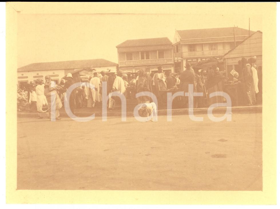 Fotografia d epoca originale 1920 DAKAR SENEGAL Mercato davanti a sede LE COMMERCE FRANCAIS Foto VINTAGE 1
