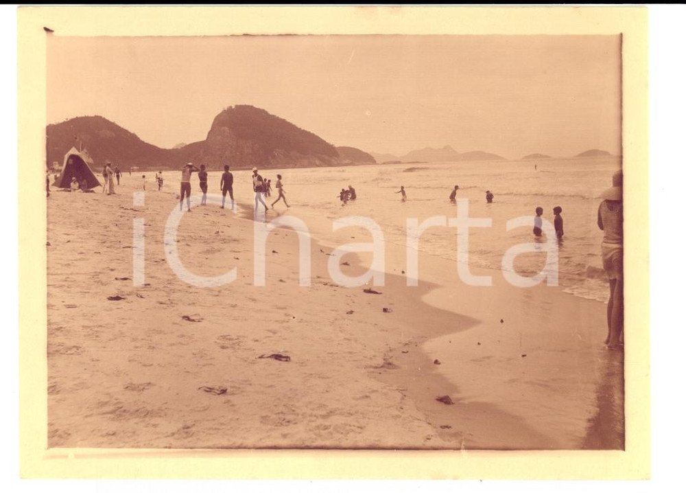 Fotografia d epoca originale 1920 RIO DE JANEIRO BRAZIL Spiaggia di COPACABANA con bagnanti Foto 1