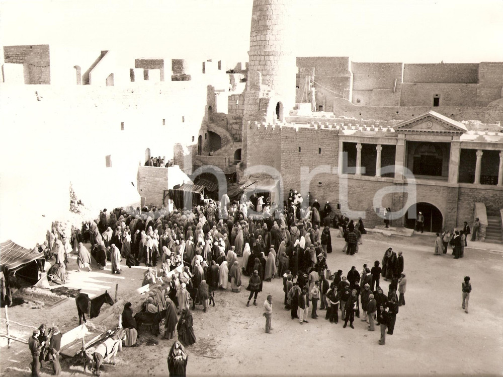 Fotografia d epoca originale 1977 MONASTIR Tunisia GESU  DI NAZARETH Franco ZEFFIRELLI dirige comparse Foto 1