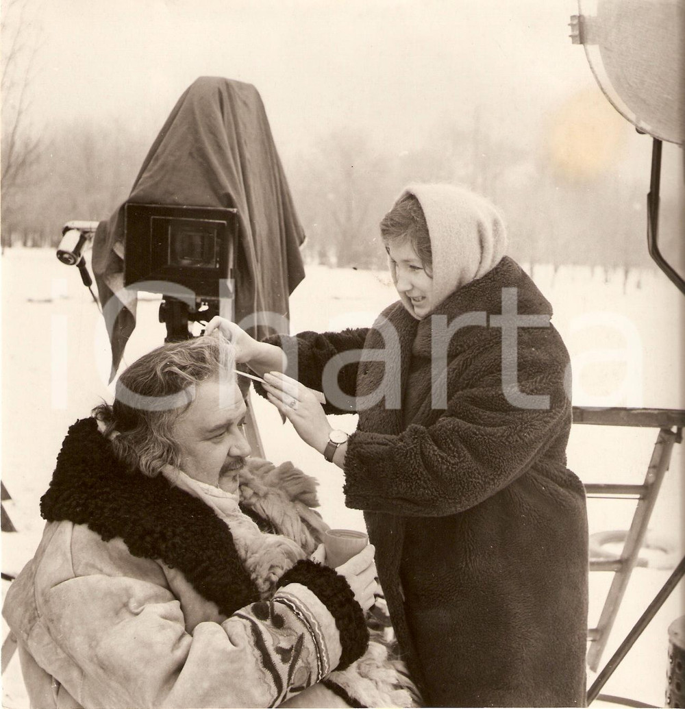 Fotografia d epoca originale 1968 OSHIBKA ONORE DE BALZAKA Victor KHOKHRIAKOV al trucco Foto del set 1
