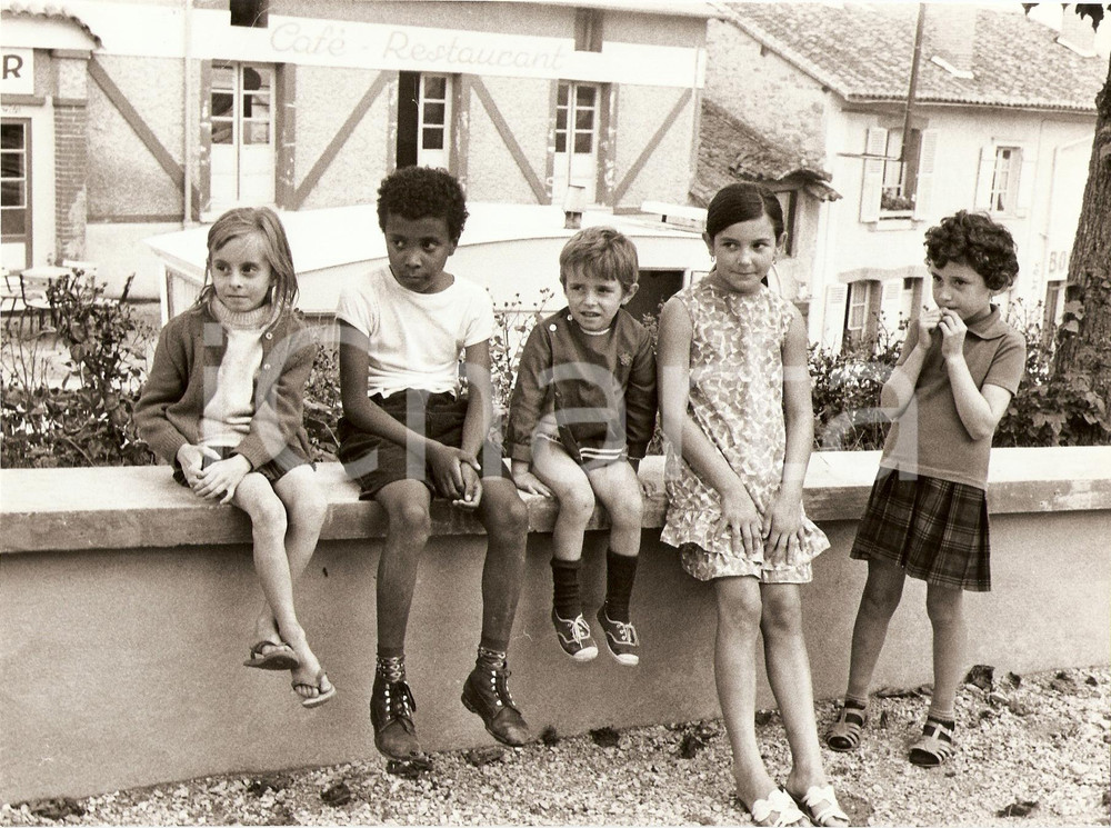Fotografia d epoca originale 1970 LE PETIT BOUGNAT Claude AMAZAN con gruppo di bambini Foto di scena 1