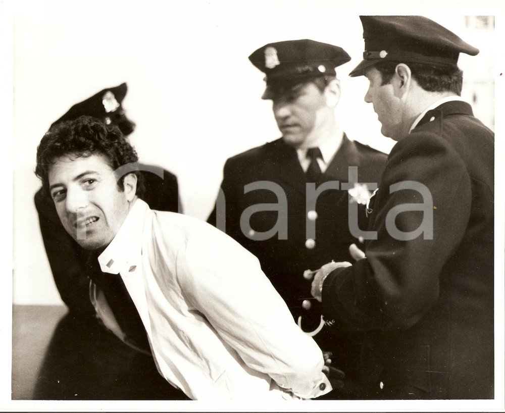 Fotografia d epoca originale 1974 LENNY Dustin HOFFMAN under arrest LENNY BRUCE Directed by Bob FOSSE Photo 1