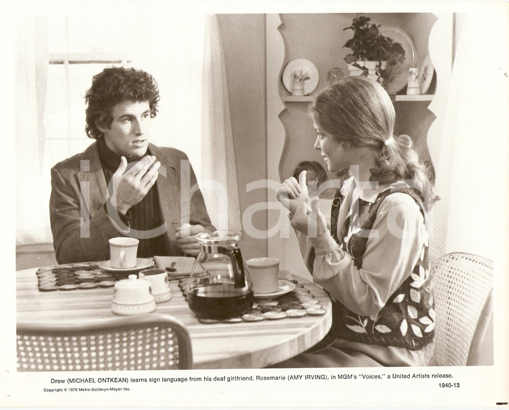 Fotografia d epoca originale 1978 VOICES Michael ONTKEAN learns sign language from Amy IRVING Photo 1