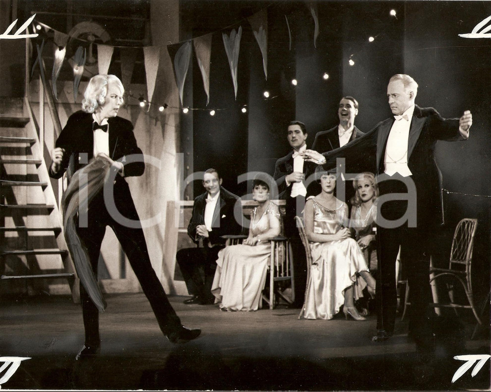 Fotografia d epoca originale 1965 ca DIVORCE ME DARLING Joan HEAL Fred STONE Foto di scena DANNEGGIATA 1
