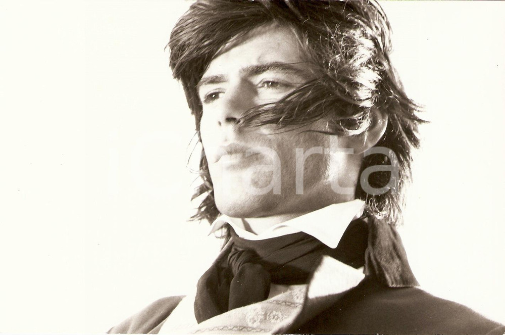 Fotografia d epoca originale 1975 LE SOLEIL QUI RIT ROUGE Jonathan HUNTER Ritratto Fotografia di scena 1