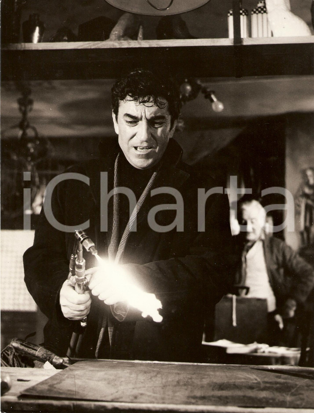 Fotografia d epoca originale 1967 GEHEIMNISSE IN GOLDENEN NYLONS Georges GERET fiamma ossidrica Foto scena 1