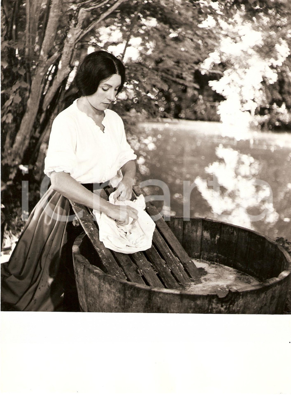 Fotografia d epoca originale 1963 AU COEUR DE LA VIE Oiseau moqueur Lavandaia dal film di Robert ENRICO Foto 1