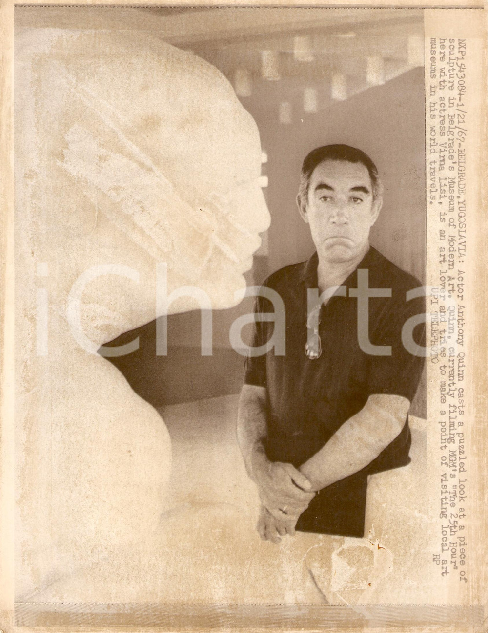 Fotografia d epoca originale 1967 BELGRADE Anthony QUINN visits Museum of Modern Art Telefoto 1