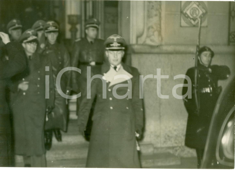 Fotografia d epoca originale 1940 VICHY F Ambasciatore Otto ABETZ lascia Hotel MAJESTIC Foto censurata 1