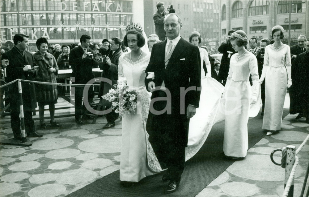 Fotografia d epoca originale 1965 BERLIN MarieCÃ©cile di PRUSSIA condotta all altare da Louis Ferdinand FOTO 1