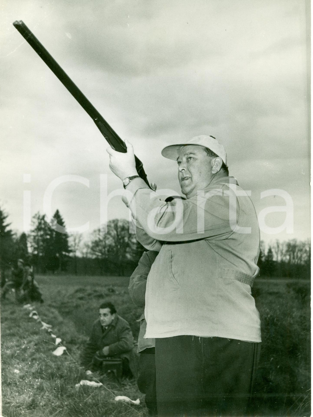Fotografia d epoca originale 1951 RAMBOUILLET F Segretario ONU Trygve LIE spara con il fucile Fotografia 1