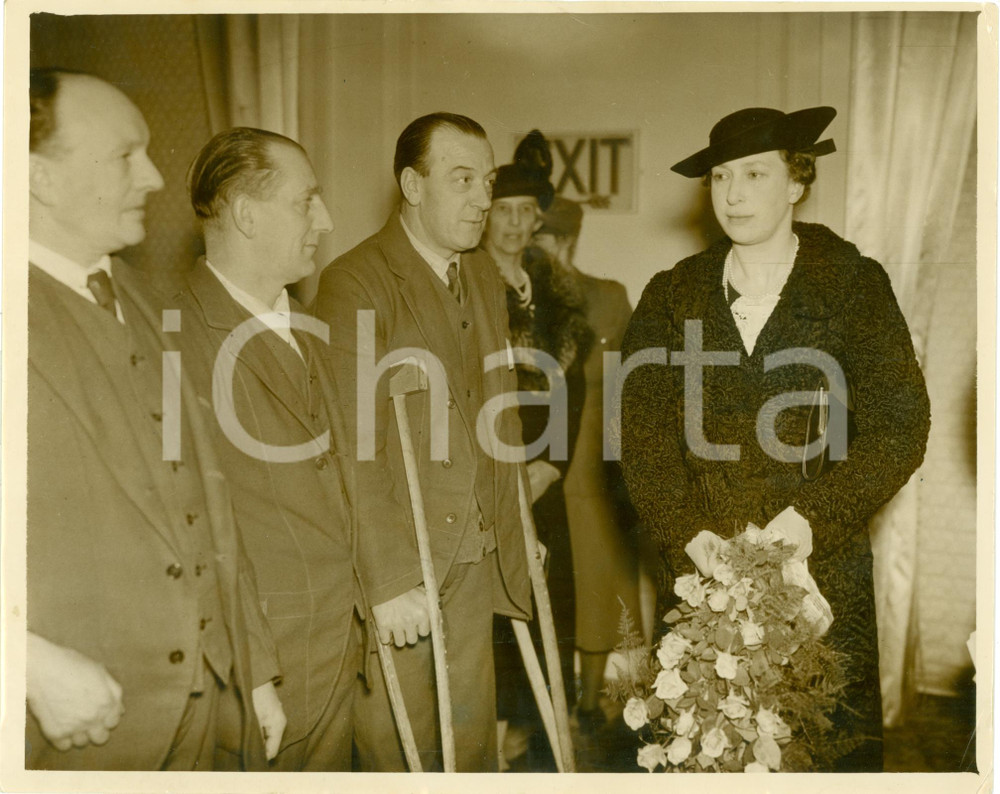 Fotografia d epoca originale 1939 LONDON Princess Mary of HAREWOOD with men of NOT FORGOTTEN Association 1