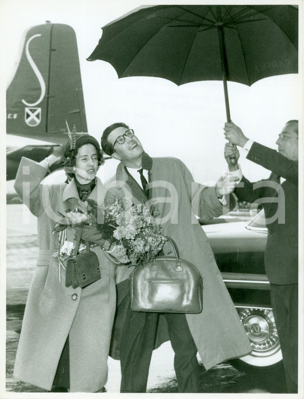 Fotografia d epoca originale 1961 BRUXELLES Re Baldovino I Fabiola del BELGIO all aeroporto Fotografia 1