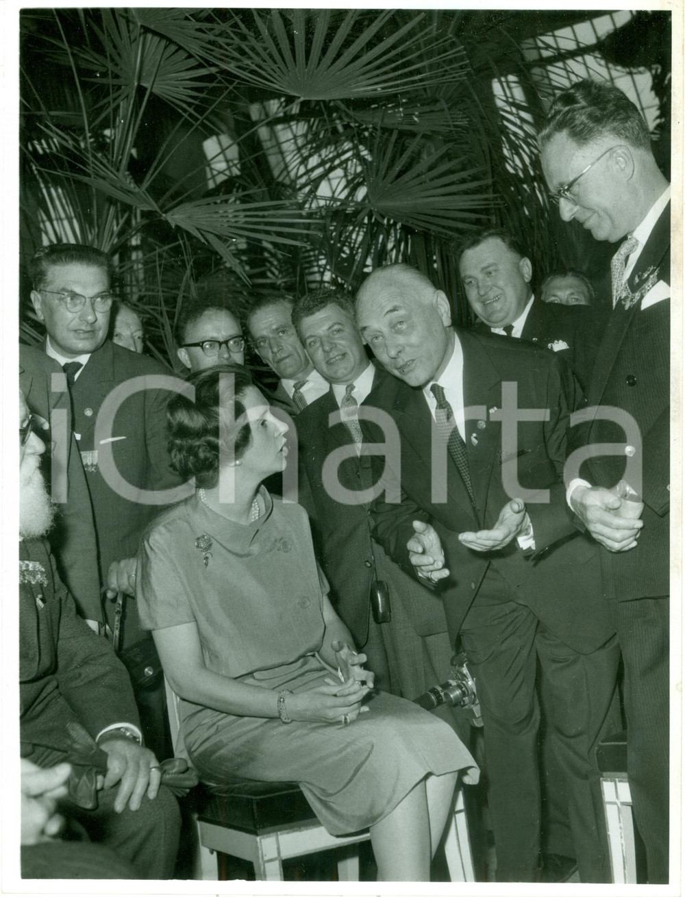 Fotografia d epoca originale 1960 ca BRUXELLES Fabiola del BELGIO raduno Grandi Invalidi di guerra FOTOGRAFIA 1