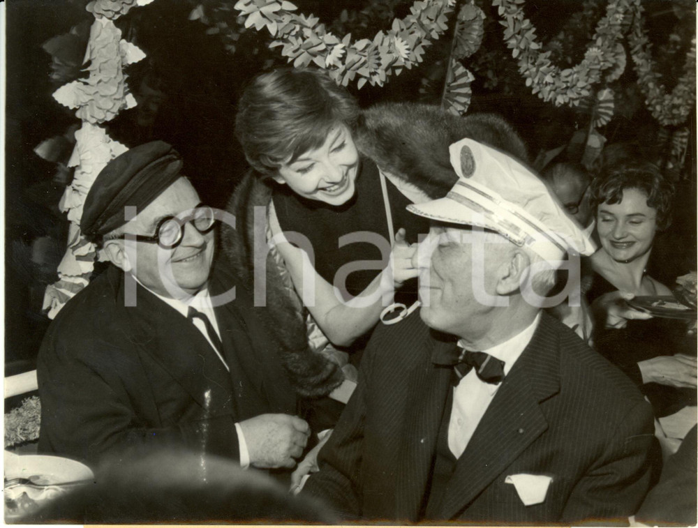 Fotografia d epoca originale 1959 PARIS Zizi JEANMAIRE con Marcel ACHARD alla prima del film GUINGUETTE 1