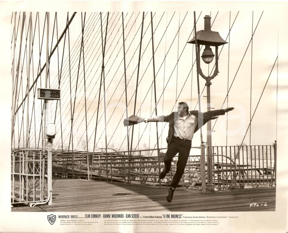 Fotografia d epoca originale 1966 A FINE MADNESS Sean CONNERY dance on the BROOKLYN BRIDGE Movie Photo 1