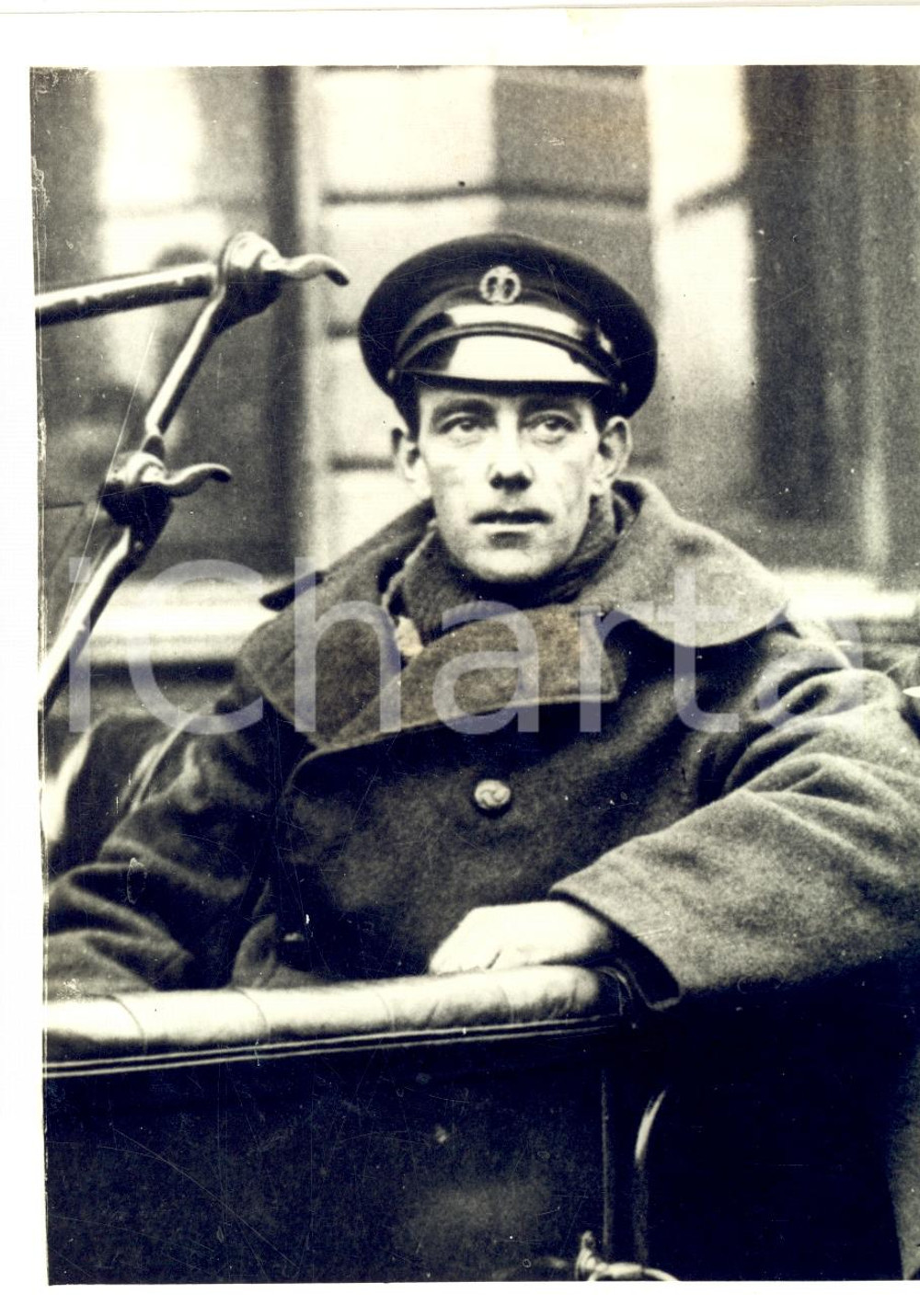 Fotografia d epoca originale 1930 ca WALTONONTHAMES UK Taxi driver H. H. PRICE drowned Photo TRAMPUS 1
