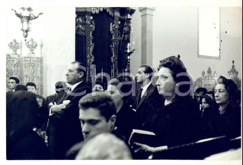 Fotografia d epoca originale 1960 ca Juan di BORBONESPAGNA e Maria Mercedes assistono a un funerale Foto 1
