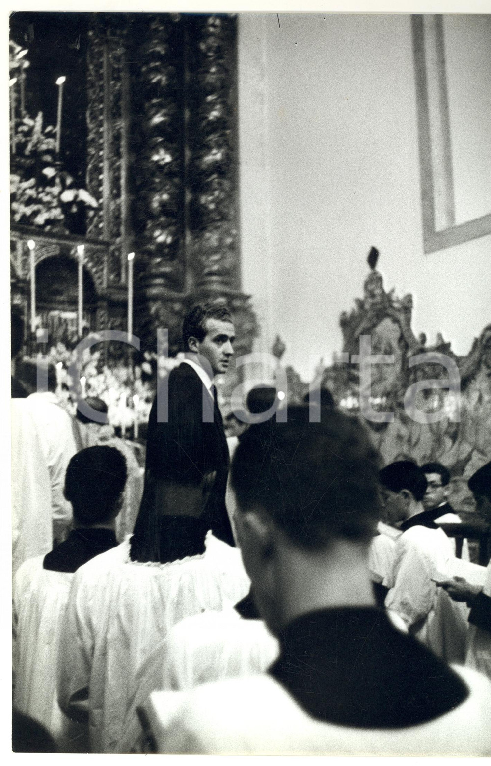 Fotografia d epoca originale 1960 ca Giovane Juan Carlos I di SPAGNA assiste a un funerale Fotografia 1