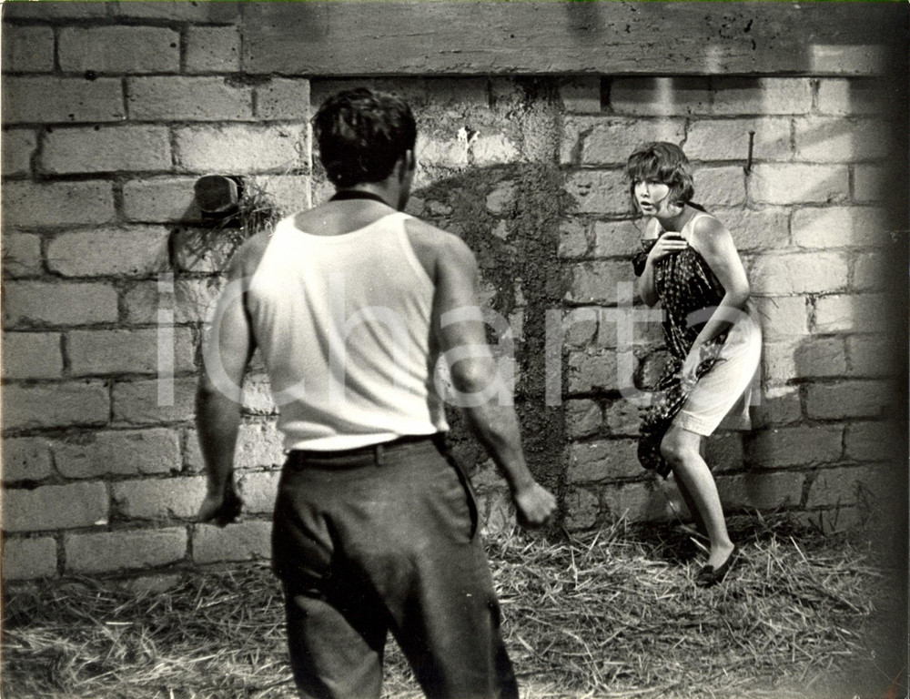 Fotografia d epoca originale 1962 LA SMANIA ADDOSSO Annette STROYBERG braccata da GÃ©rard BLAIN Foto di scena 1
