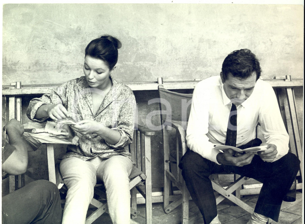 Fotografia d epoca originale 1966 CINEMA Marina VLADY  e Georges CHAKIRIS nel film  On vole la Joconde  Foto 1