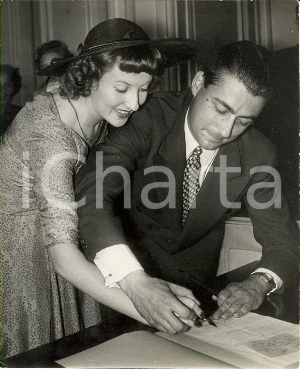 Fotografia d epoca originale 1949 PARIS FranÃ§ois PERIER e Marie DAEMS firmano il registro matrimoniale Foto 1