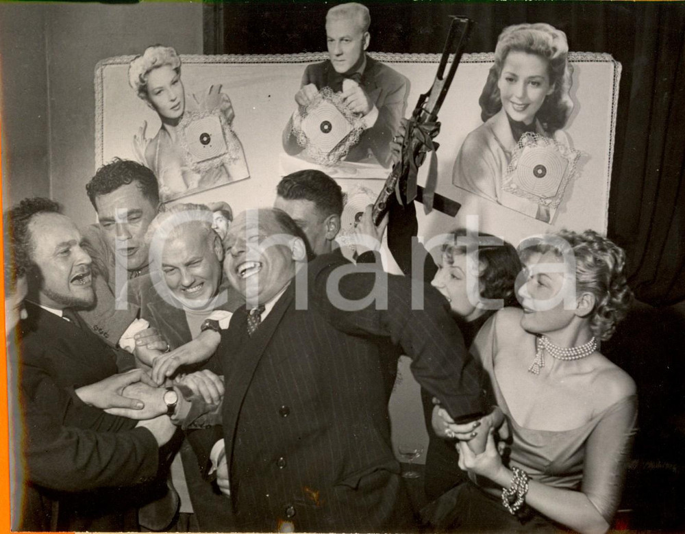 Fotografia d epoca originale 1952 PARIS Raymond ROULEAU Thilda TAMAR lottano con Al CABROL Massacre dentelles 1