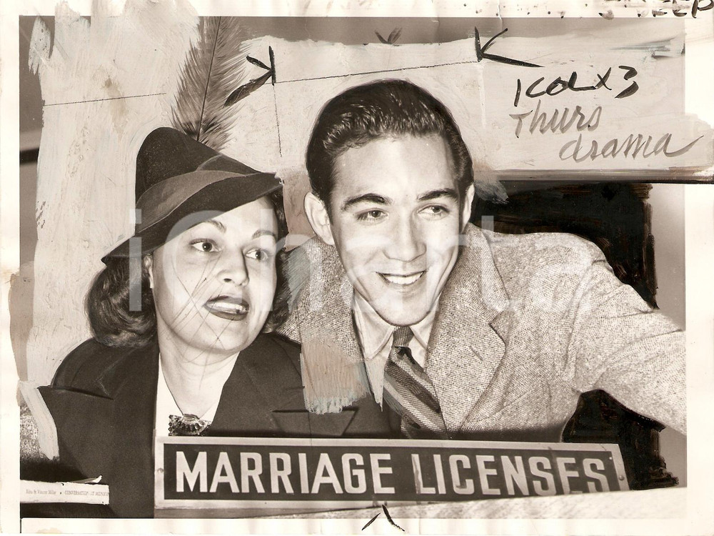 Fotografia d epoca originale 1937 Anthony QUINN and Katherine DEMILLE take marriage license DANNEGGIATA Photo 1