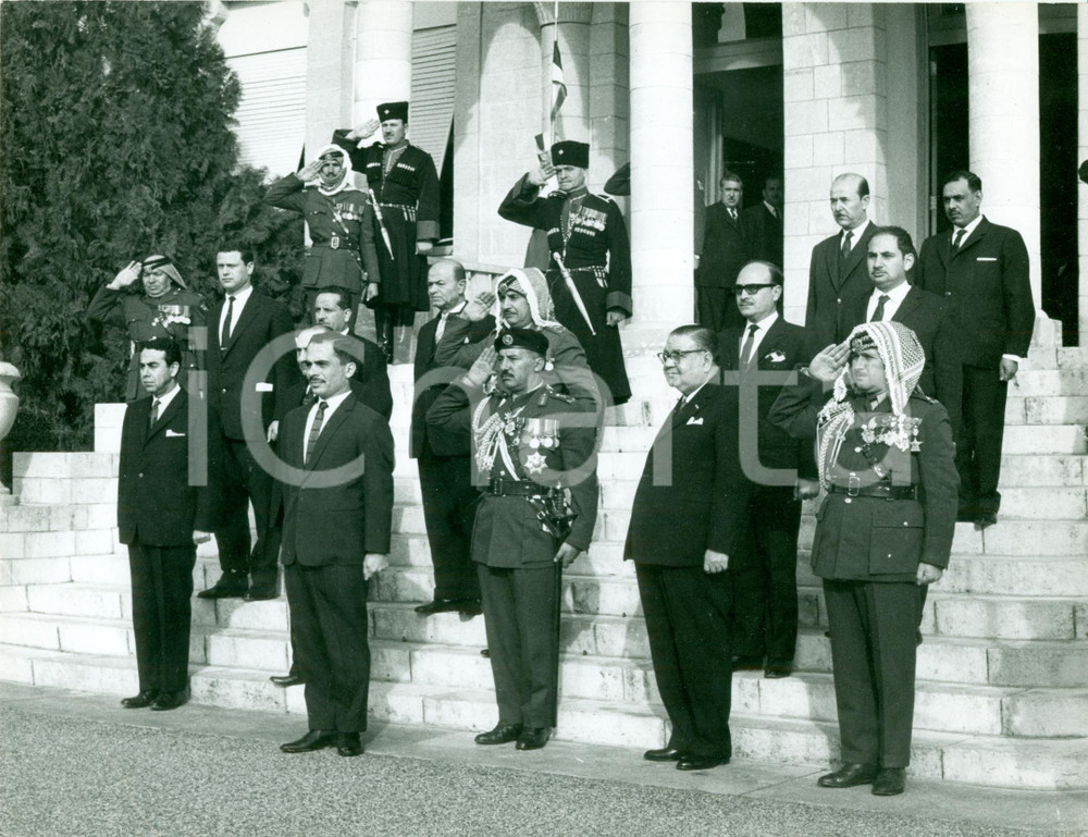 Fotografia d epoca originale 1965 ca AMMAN GIORDANIA Re HUSSEIN con il suo governo Fotografia 1