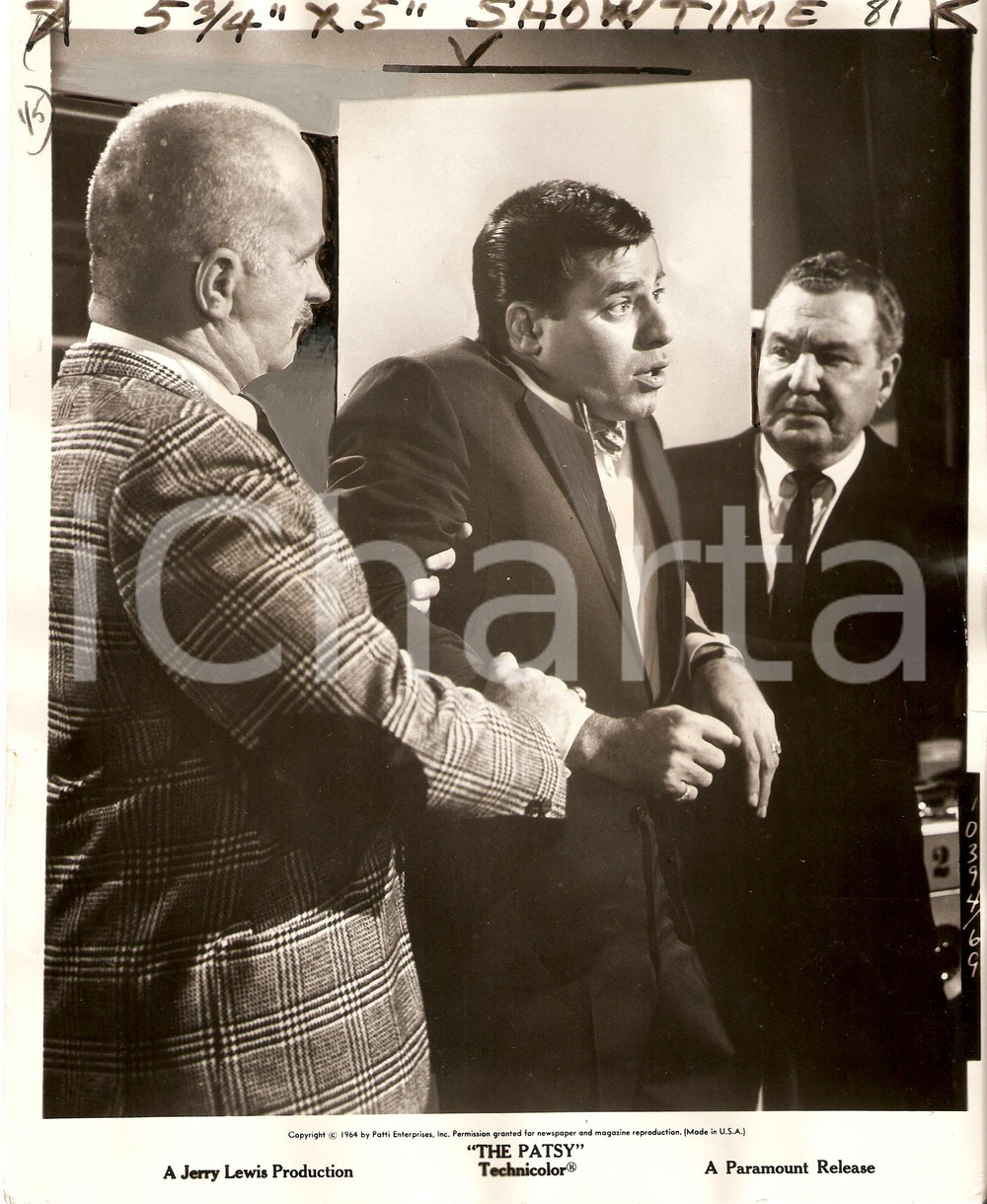Fotografia d epoca originale 1964 THE PATSY Jerry LEWIS dragged back by Keenan WYNN and Phil HARRIS Photo 1